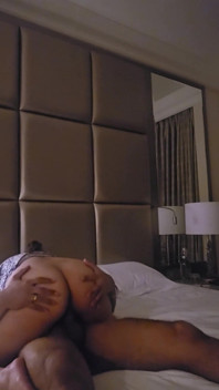 Memanggil teman wanita Amerika saya ke India buat kali pertama dan membawanya ke hotel besar dan berkongkek