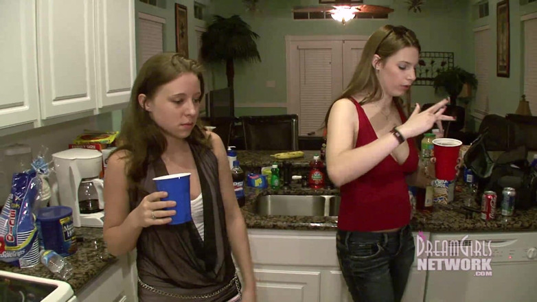 Dream Girls: Bahar tatilinde parti öncesi iphone videosu