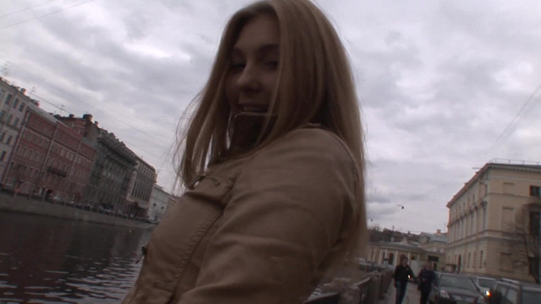 EuroAnalAdventures: Teen v punčochách si užívá anální sex hry