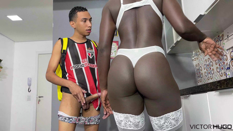 VictorHugo: Velký zadek mě nutí přijít