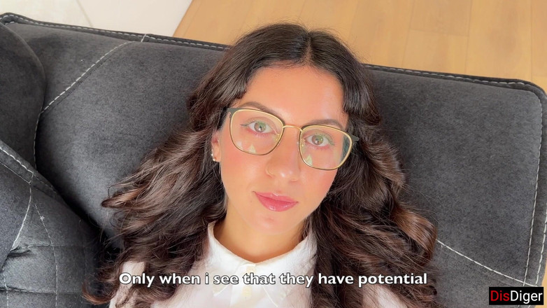 Dis Diger: Dívka neumí vyslovit některá písmena a obrátí se na logopeda,...