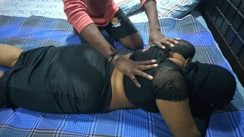 Benita sweety: Massage à l’huile pour une femme et une chatte, massage torride