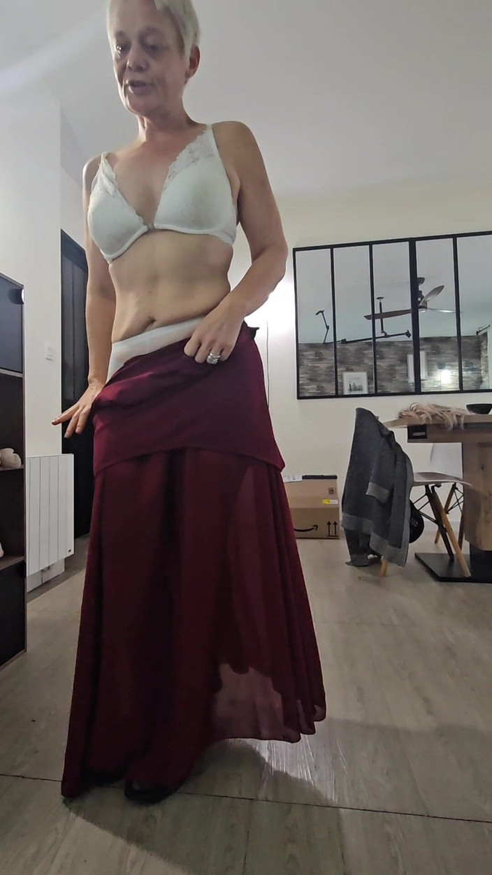 Sofy13: ふしだらな熟女熟女とのセクシーなフィッティング