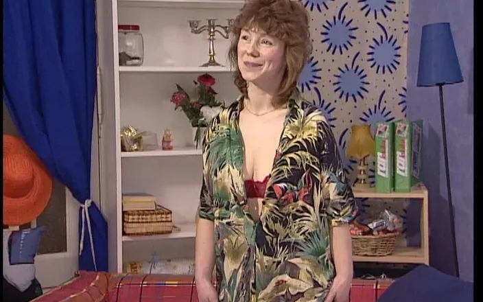 YOUR FIRST PORN: Babette Shaving in the Morning