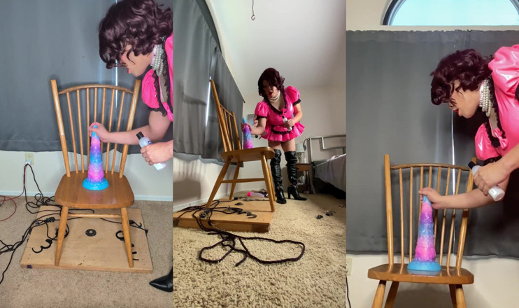 Sissy Candy: बहिन नौकरानी Candy फिर से अपने विशाल डिल्डो के साथ खेल रही है!