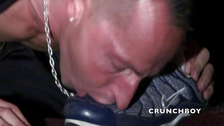 Sneaker gay: Spor ayakkabılı alçakgönüllü kız ya da micka