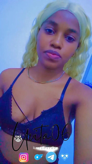 Delicious open butt: 你性感的黑发女郎不会停止制作你喜欢的视频