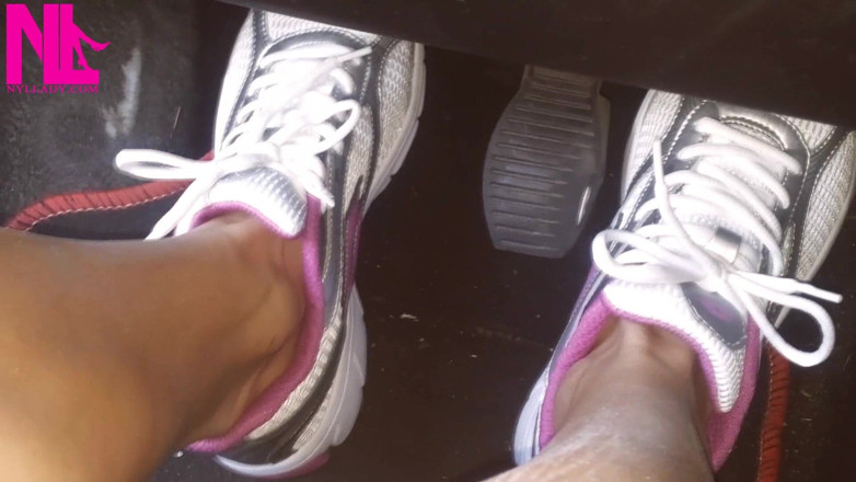 Nyllady: Fast Driving in Lotto Sneakers