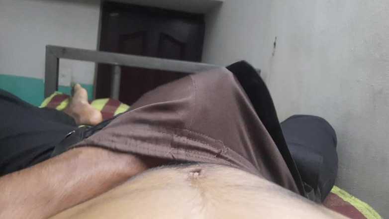 Wheyincognito: Quente six pack boy masterbating na sala