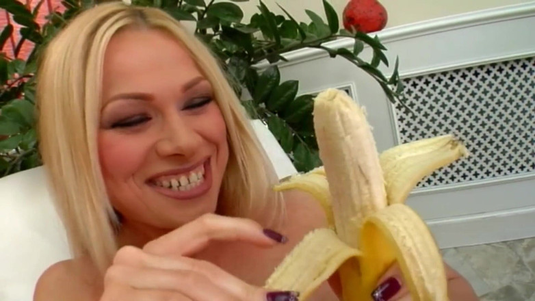 Cruel Media TV: Blondie sexy schätzchen, auf dem du masturbieren willst - Crystine