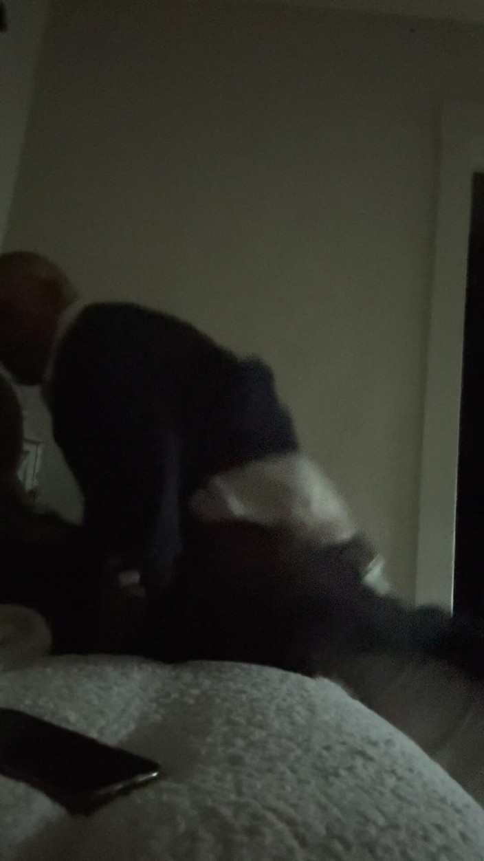 Reno Hot Wife: Otrogen fru bjuder in grannen för kaffe