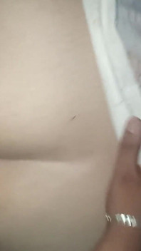 Ele encontrou seu vizinho de pijama e começou a transar com ela