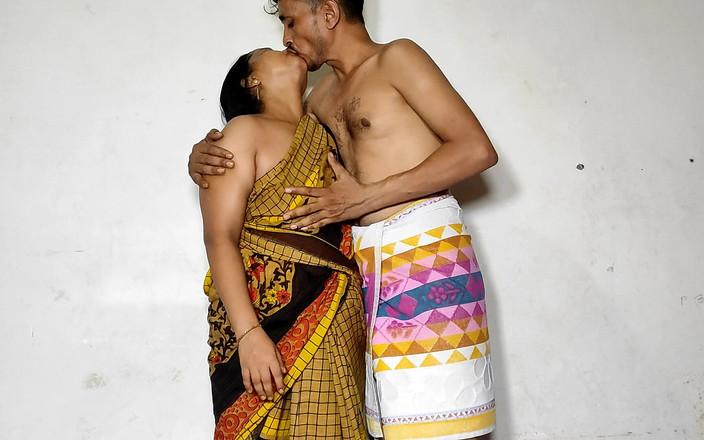 Real Indian Threesome: 巨乳エッチなインド人熟女バビフェラチオ後背位セックス