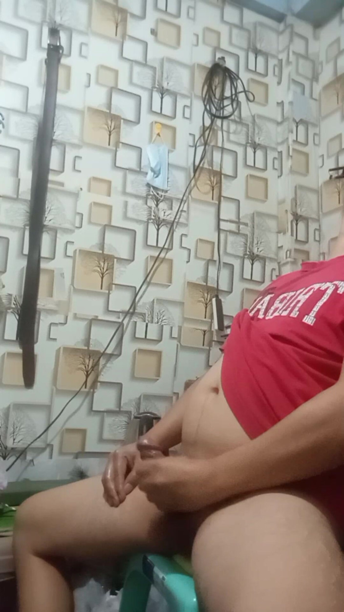 Talahib23: Ten sexy nevlastní otec, jehož pokoj je hned vedle mého,...