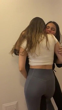Kami bercium sambil menggosok legging kami