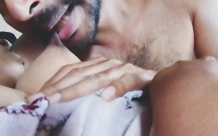 Skydreem1104: Malayalee Achayathi obtiene su Achayaan chupando sus pezones y haciéndola...