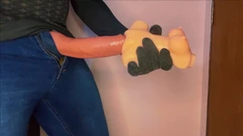 Esta mini boneca sexual não pode lidar com esse pau grande de 29cm - com orgasmos intensos