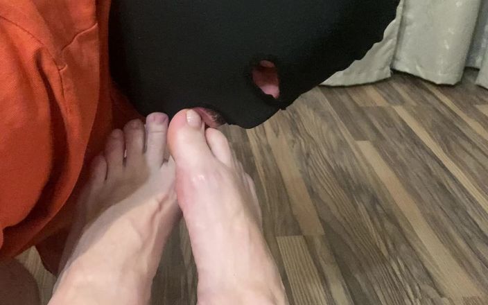 PriyaNaavya: 舔我的继女性感脚