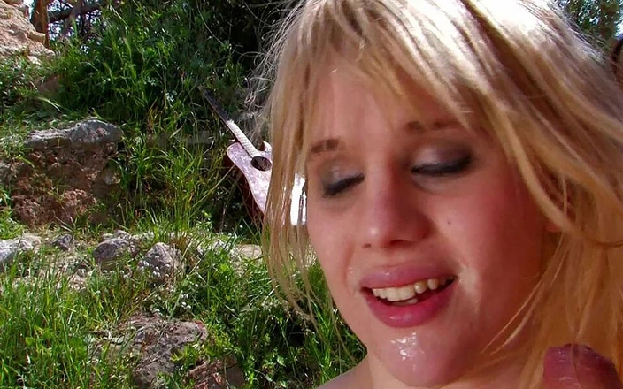 Queens of anal: 18 Years Old and Lillian Love a Slut with Light...