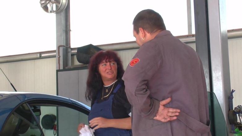 King Of Amateur: The Old Woman at the Body Shop Makes You Enjoy