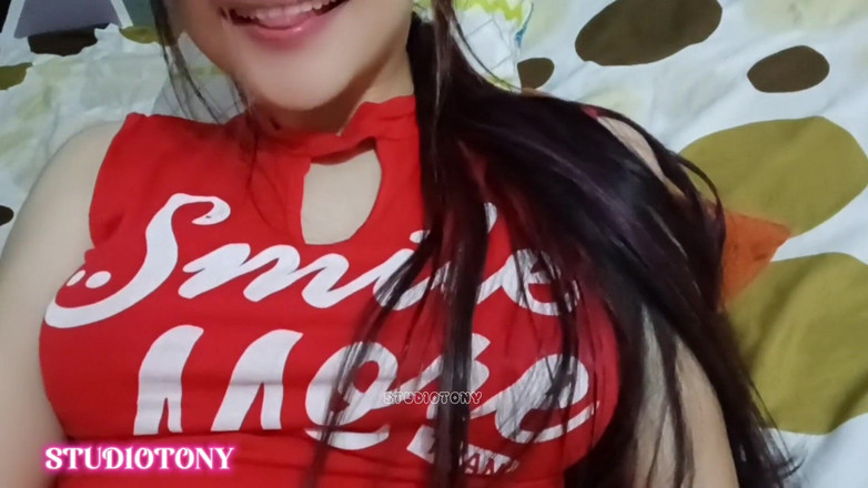 Yuli and tony: 賭けに負けてビデオ通話で巨乳を見せてくれます