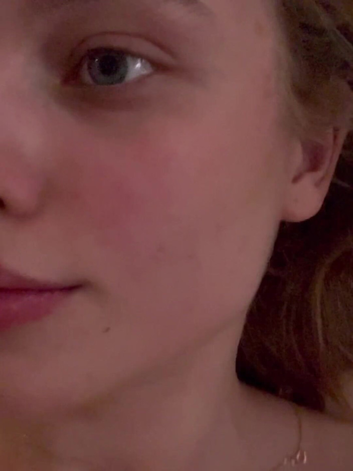 JuiceLussie: Fingering Pussy Close up in the Hotel