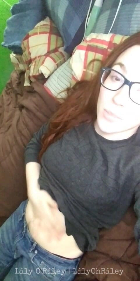 Lily O'Riley: 공공 전시 후 알트 레드 헤드 정액