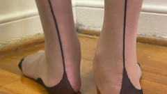 Pink Foxx: Pink foxx zehenzapfe &schuhentfernung JOI