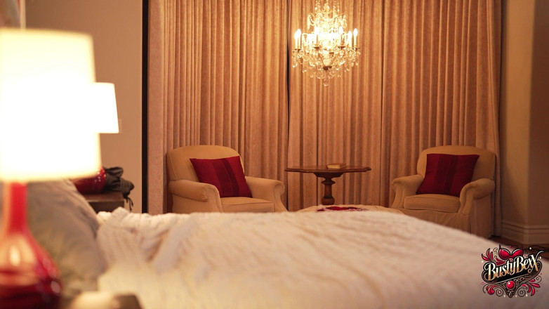 Busty Bexx: Büyük memeli bexx küçük kırmızı binicilik ho