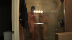 Mya Lane: Nat en vies worden onder de douche