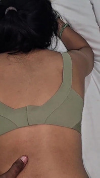 Bhabhi sagte, chut faad de meri klare hindi stimme
