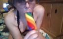 Rainbow Hotty: इंद्रधनुष आकर्षक लंड चूसने वाला lol