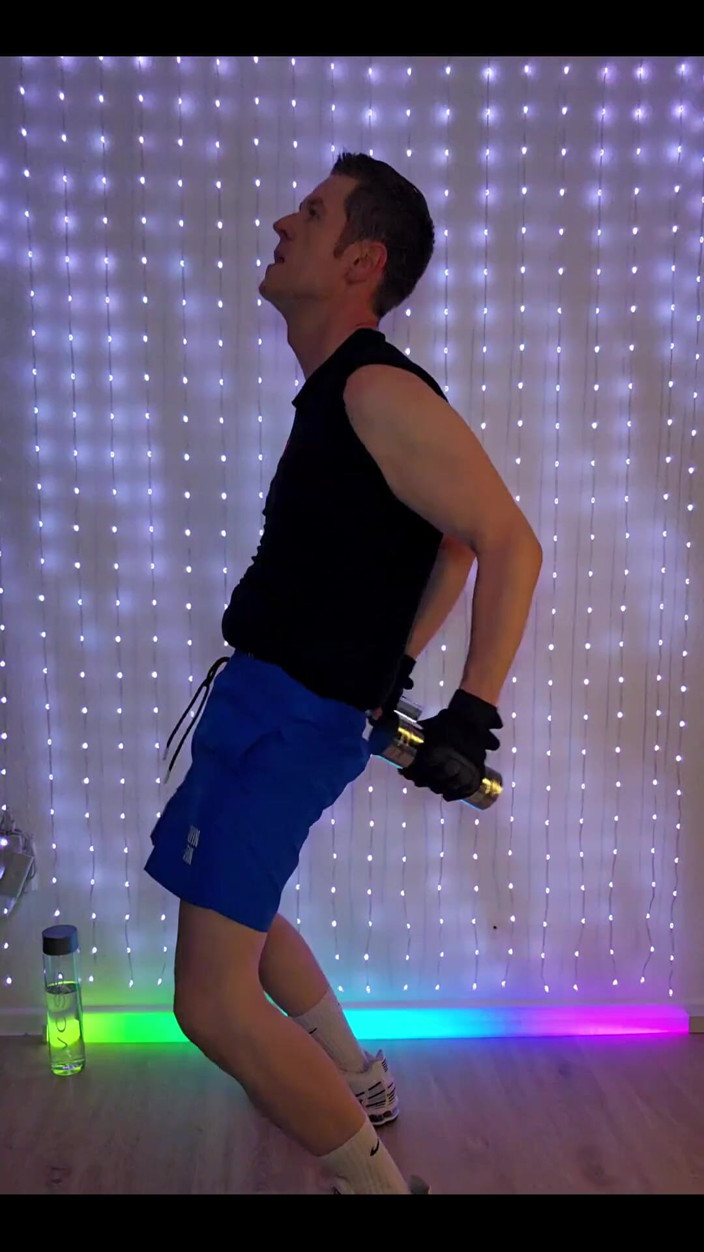 Roman Heart: Allenamento fitness in pantaloncini blu CK 