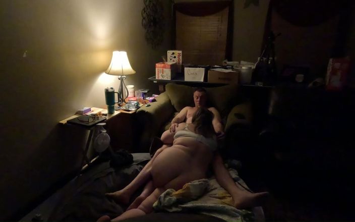 Wet Kay: Linge și suge o matură sexy matură