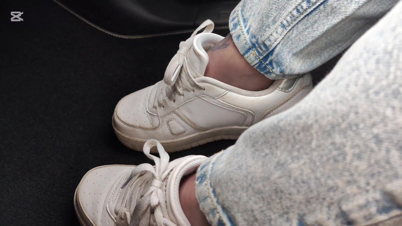 EricSkyMDH: Nylon Jeans Footjob Im Auto