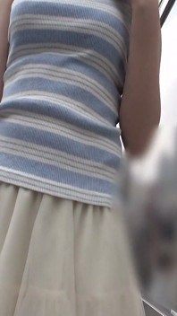 Uno studente di legge con un corpo angelico e soffice soccombia al desiderio, e ha permesso di andare crudo con il sesso orale immediato e anche