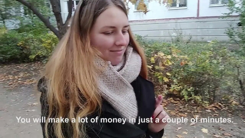 SweetAndFlow: Follada a una chica universitaria en la entrada