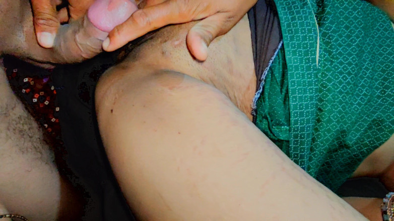 Village sexy couple Video: インドのデジタイトなプッシーガールハードコアセックス。夫のお気に入りのランジェリーを着た若き男のチンポに騎乗る