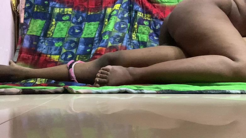 Angoori: 继母与继子新年 2026 色情 xxx 热门彩信视频德西农村印度人做爱