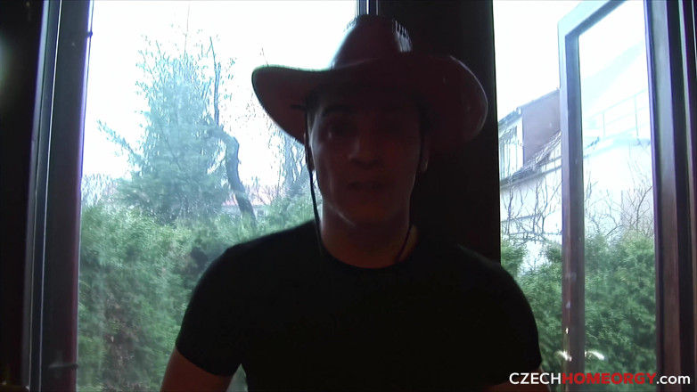 Czech Home Orgy: Česká domácí orgie 2 - část 2: Prsaté milfky chtějí mrdku