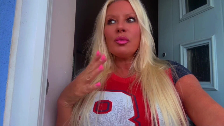 Michelle Thornex: MILF Seduces Sons Best Friend