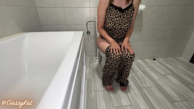 GassyKat: Nhà vệ sinh hàng ngày tập 24