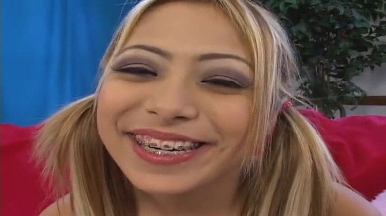 Asian Mature Climax: 자지를 빨고 모든 정자를 삼키는 귀여운 십대