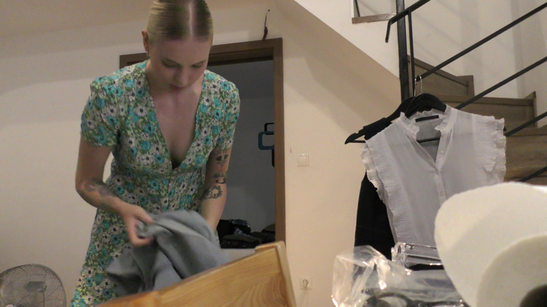 Leon Lambert Girls Twerk Parties CFNM: สาวผมทองหลังเรียนมหาลัยอยู่บ้านยั่วเย็ดกระโปรงสั้นขาแยกนุ่มๆ สไตล์ Leon Lambert