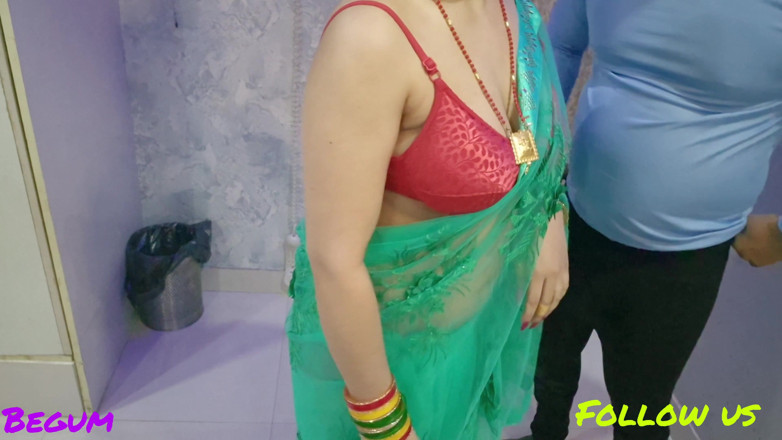Rukshaar Begum: La matrigna mi ha beccato mentre mi masturbava