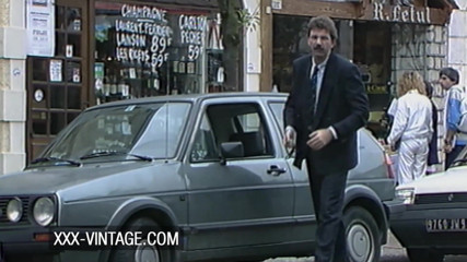 XXX-Vintage: Soție infidelă Helena Mirelli într-un sex în trei retro
