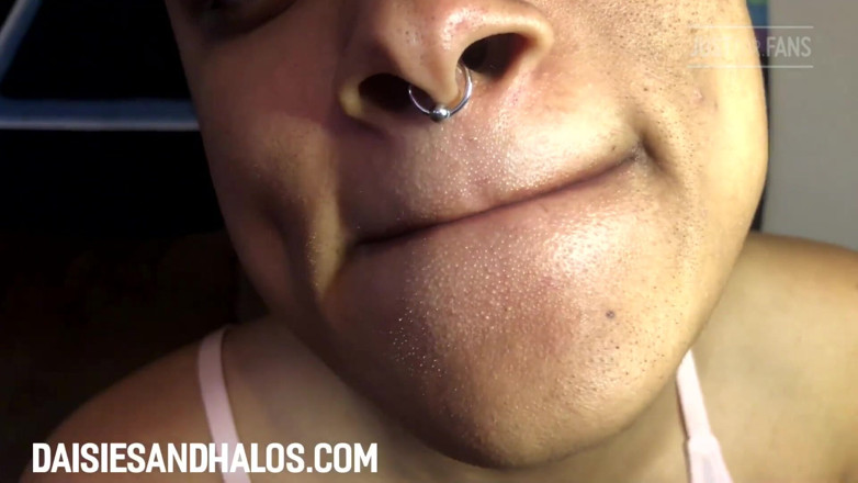 Daisiesandhalos: Daisys lippen aus nächster nähe