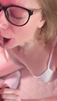 Tinder chlap mě zašukal a naplnil mi zadek horkým spermatem, zatímco můj přítel pryč