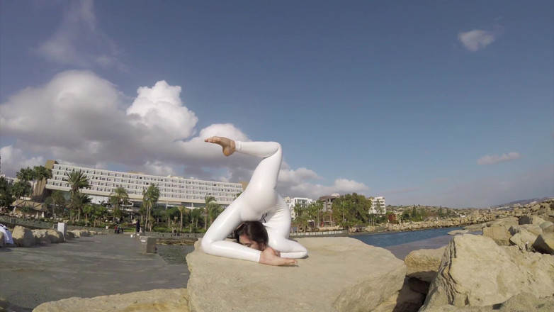 Flexilady: Elegnant Contortionist in White Spandex