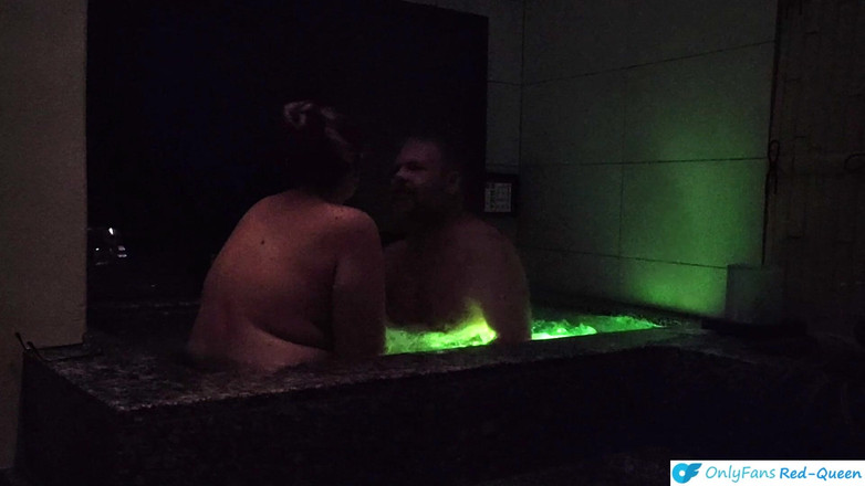 Red Queen: Japanese Love Hotel open air spa bath - domácí romantická výroční...